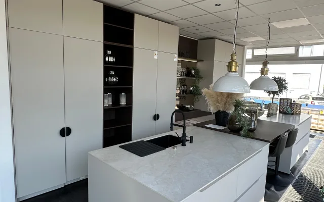 Inselküche XL, 620 cm, Keramik Arbeitsplatte