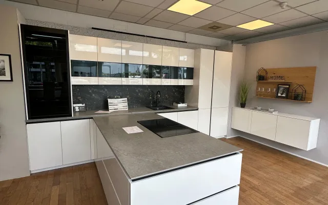T-Form Küche , 440 cm , Keramik Arbeitsplatte